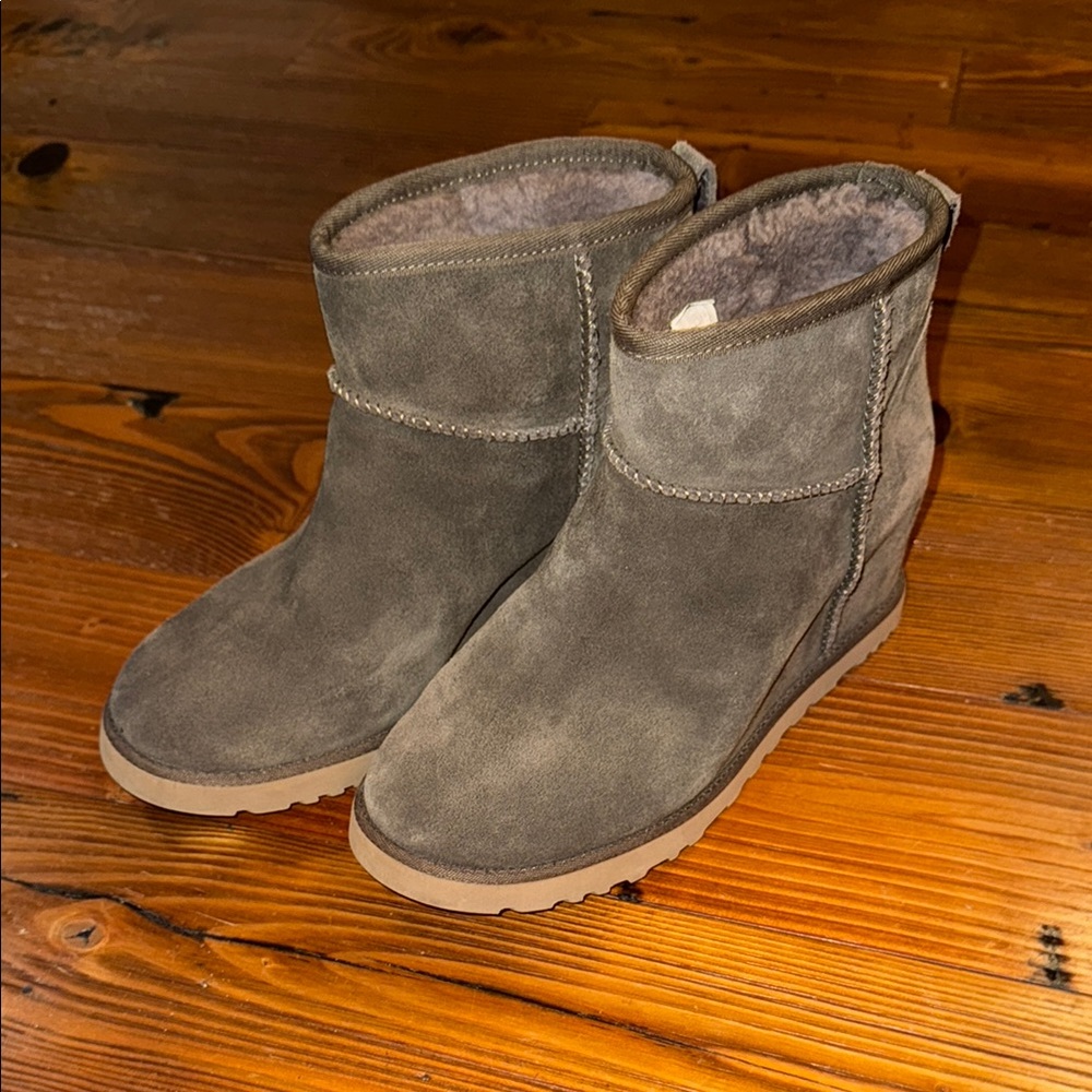 UGG Shearling Suede green wedge sheepskin booties 8.5